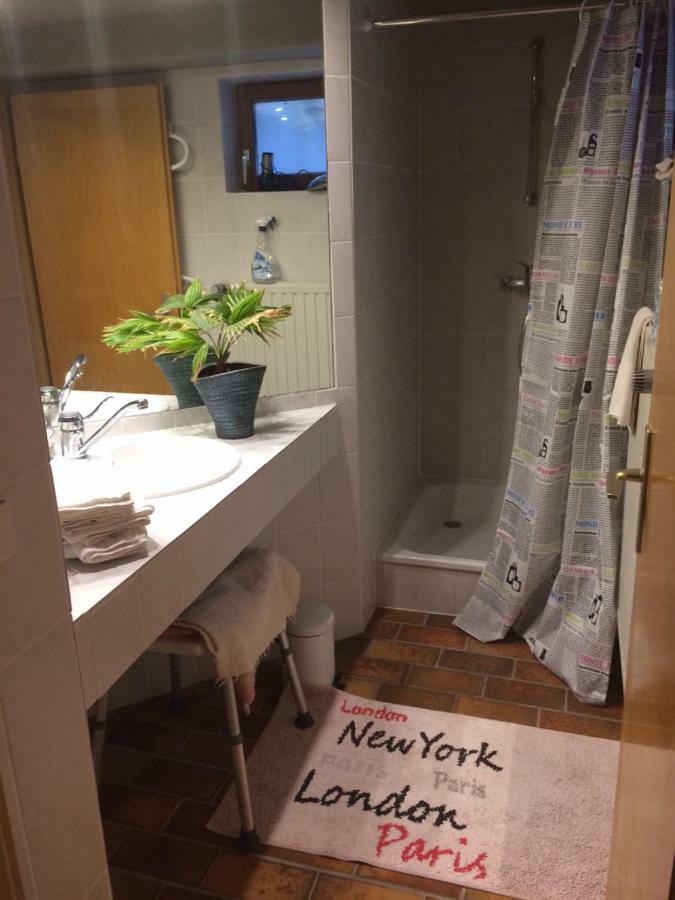 schones Zimmer in Gimmeldingen/ Konigsbach Neustadt an der Weinstraße Exterior foto